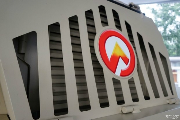 西域铁骑 研判长安重型防雷反恐突击车(1)_空中