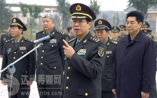 访问期间,张海阳上将与匈牙利国防部长亨德·乔鲍进行了