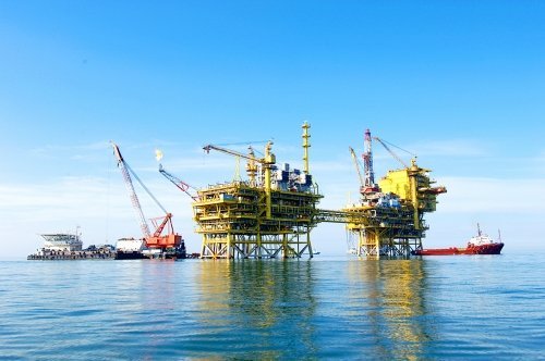 中海油同荷兰壳牌公司签订南海油气开采合同