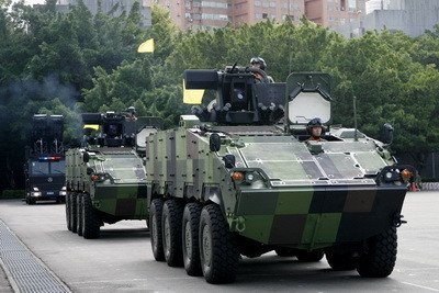 台湾新军舰新战机开造 步战车研制15年未服役