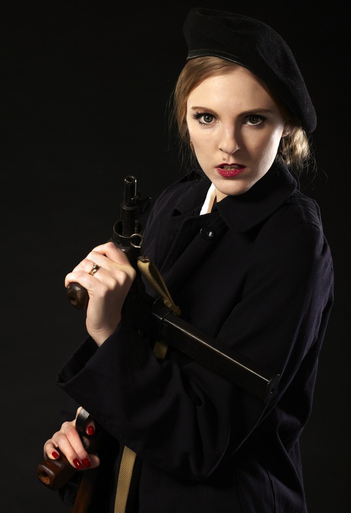 美女军迷玩穿越变二战时期女间谍