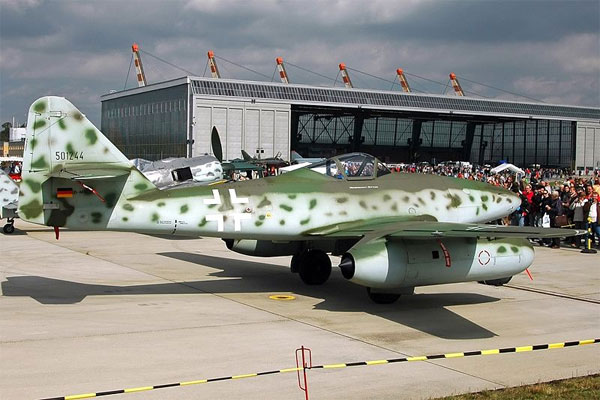 喷气式战机的鼻祖-Me.262飞燕