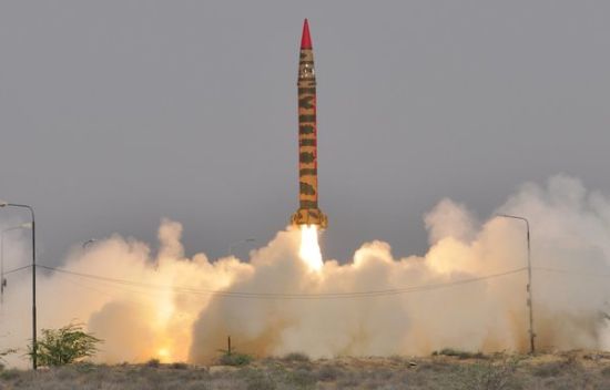 巴基斯坦试射可携带核弹头中程弹道导弹
