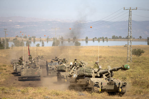 以色列装甲部队在戈兰高地进行演习