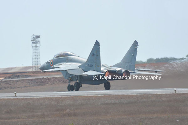 印军舰载机基地开训 米格29与鹞式同飞