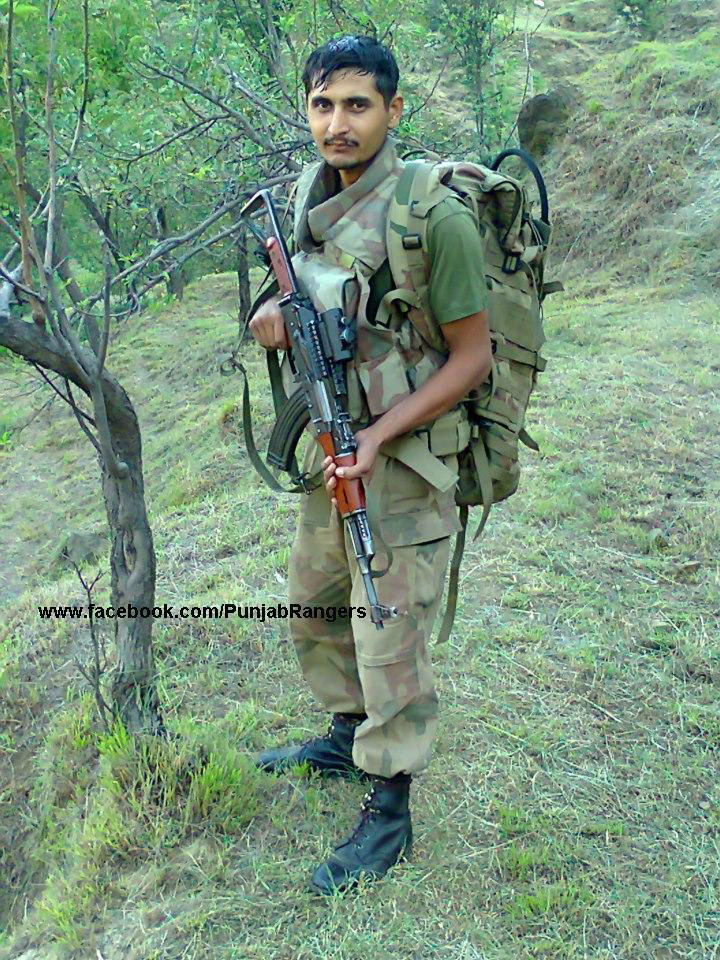 中国56-2成巴基斯坦特种兵配枪