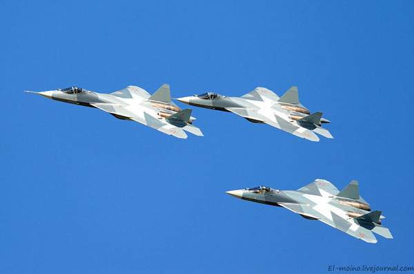 苏霍伊派T50参加莫斯科航展