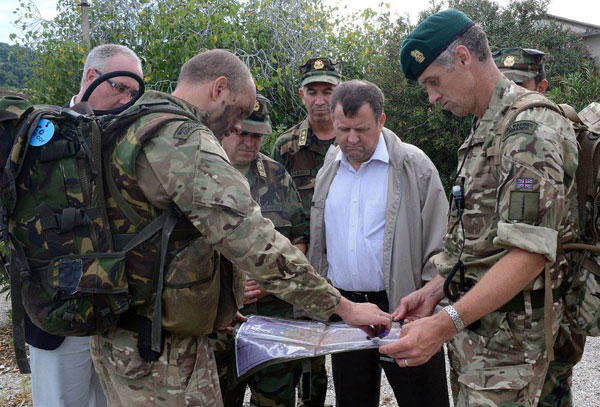 英国海军陆战队两栖攻击演练