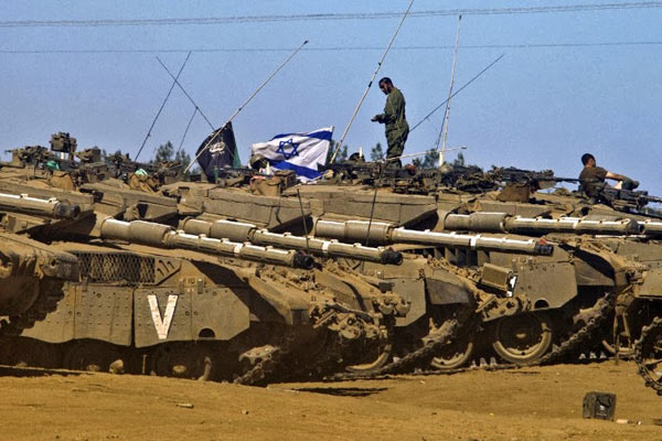 以色列装甲部队在戈兰高地举行演习
