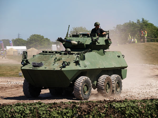 加拿大陆军"美洲狮"avgp轮式装甲车