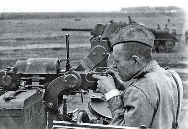 "德什卡"重机枪 苏联第一挺大口径机枪