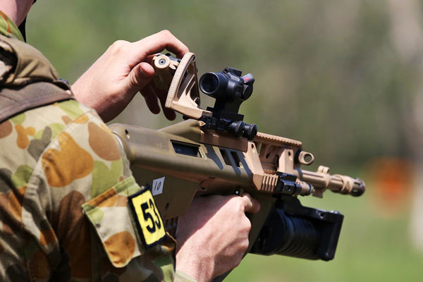 澳大利亚陆军枪挂榴弹发射器对比试验