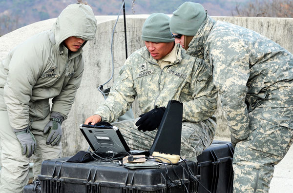 驻韩美军新玩具 RQ-11手抛无人机_空中网军事频道