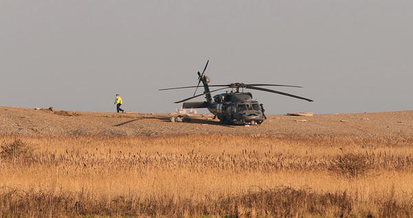 2014年1月8日,英格兰,一架美国空军的hh-60g铺路鹰(pave hawk)直升机