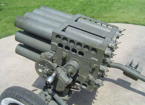 中国著名的63式107毫米轻型牵引式火箭炮