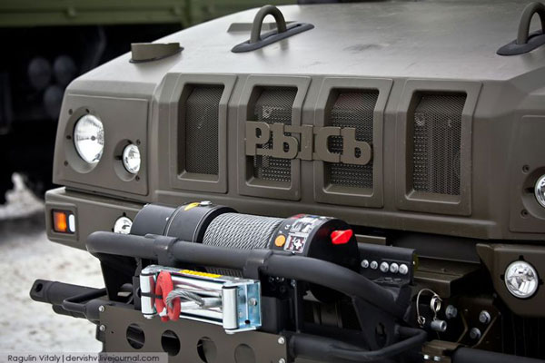 俄罗斯产意大利依维柯M65装甲车绰号狳猁