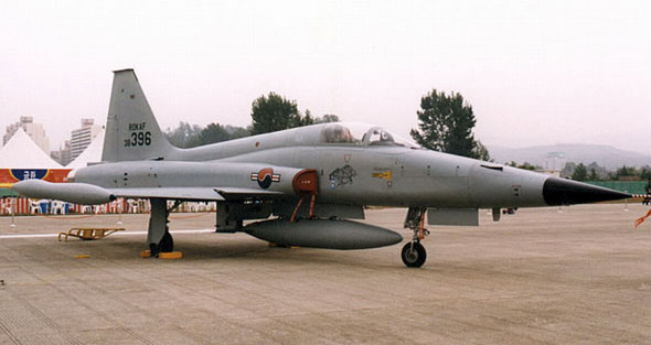 美国诺斯罗普F-5虎战斗机 穷国之鹰