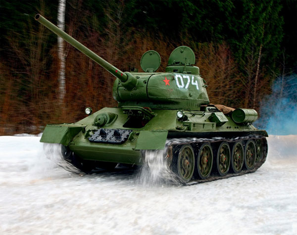 俄罗斯资深军迷完美复原T-34-85主战坦克