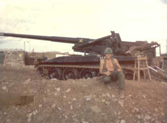 越南战场上的美军M107型175mm自行火炮