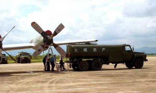 2001年中美南海撞机后美机被拆