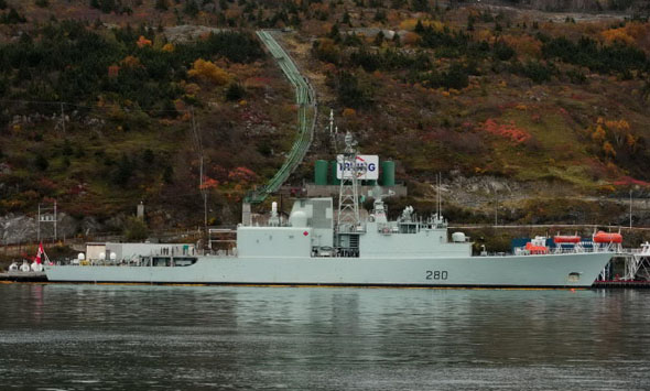 加拿大"易洛魁人"级导弹驱逐舰 海上弯刀