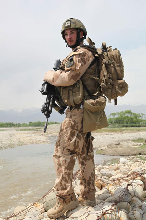 捷克陆军阿富汗巡逻 发现袭击巴格拉姆机场凶