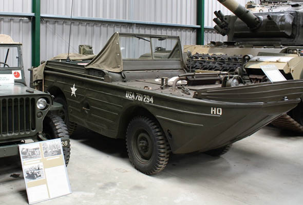 美国二战DUKW两栖装甲车 水上灵巧的“鸭子”