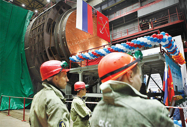 <em>越南</em>第6艘基洛潜艇开工 俄<em>美女热舞</em>助阵_空中