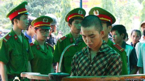 越南审判河静骚乱首批嫌犯 最高获刑30个月