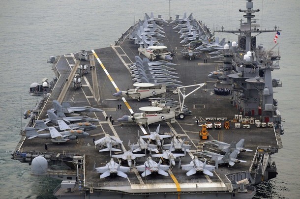 美航母访香港前邀解放军参观舰载机起降训练