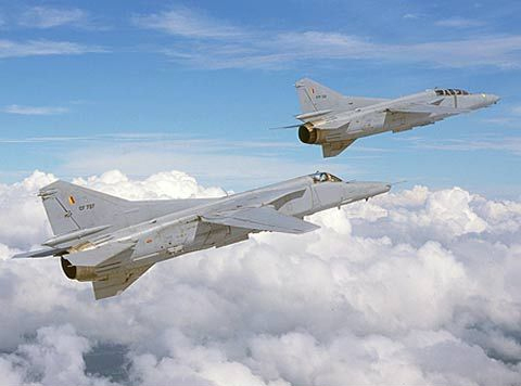 苏联米格-27战斗轰炸机战场上的红色飞鹰