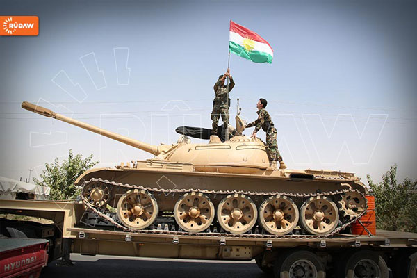 伊拉克库尔德武装展示坦克装备 很像中国69式_空中网军事频道