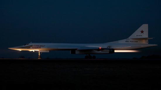 俄罗斯图-160海盗旗轰炸机 凶猛的白天鹅