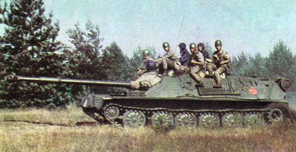 苏联asu-85空降坦克歼击车 车身低矮倾斜装甲