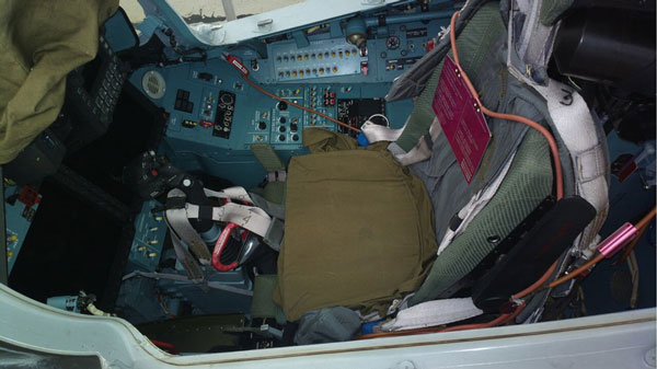 零距离看中国要买的苏35S战机 座舱不见仪表