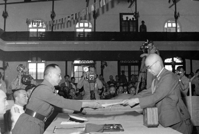 1945年9月3日日本向中华民国政府递交投降书