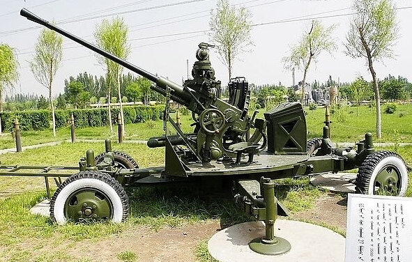 中国65式37毫米双管高射炮 对空喷吐的火神