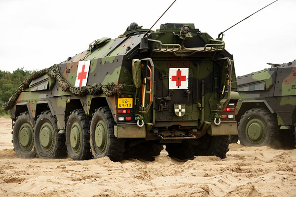 荷兰皇家陆军展示新型拳师犬装甲救护车