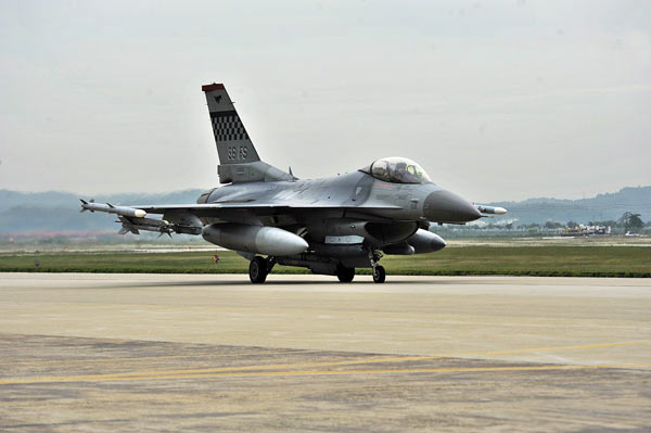 比佛利午夜14-4演习 美韩空军战机频繁起降