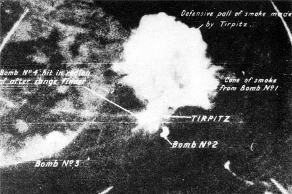 1944年11月12日,皇家空军第617中队以及第9中队的"兰开斯特"式轰炸