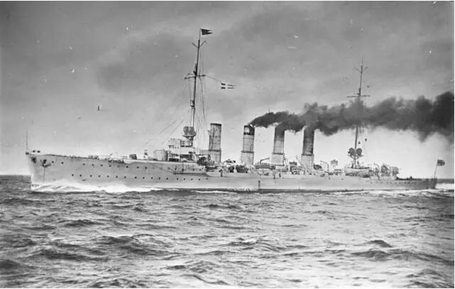 首页 综合 海战经典    第一代"卡尔斯鲁厄"是卡尔斯鲁厄级轻巡洋舰的