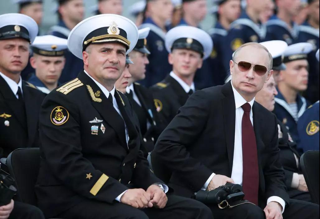 海军服有讲究:英国军衔在袖口俄军全都要