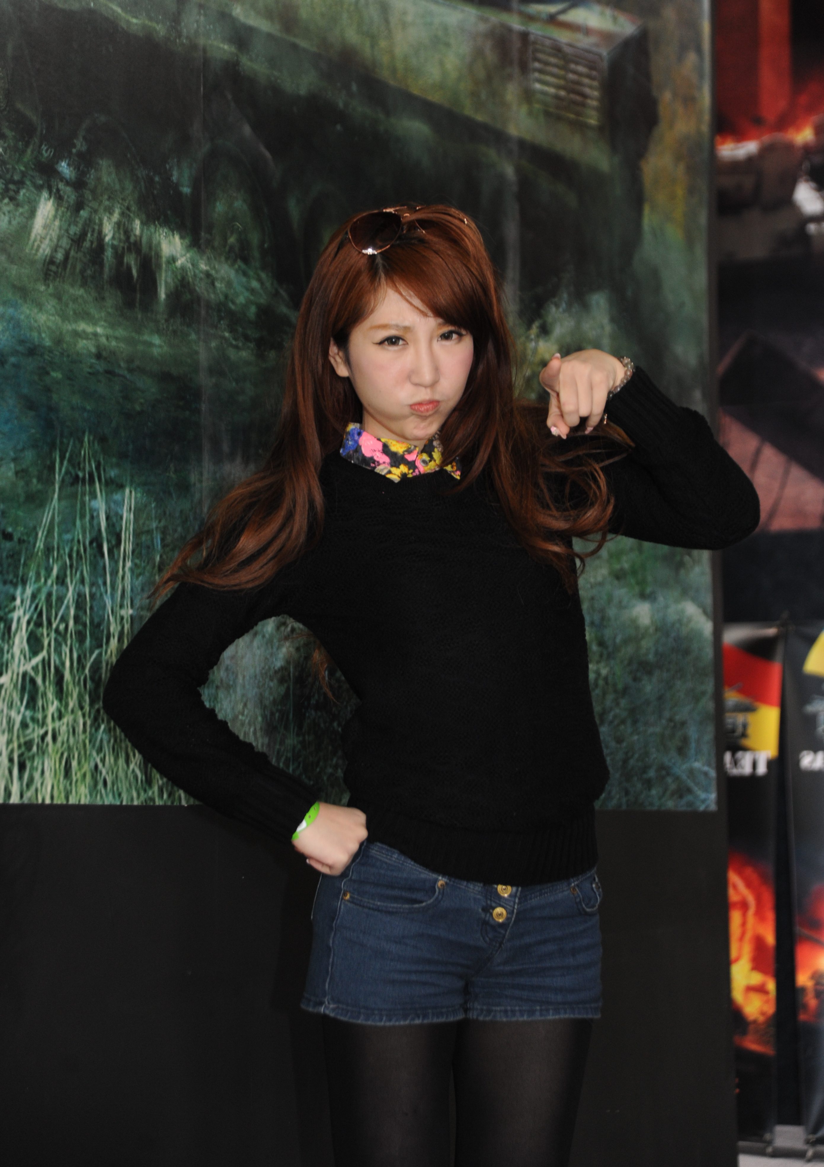 坦克世界女玩家现场卖萌