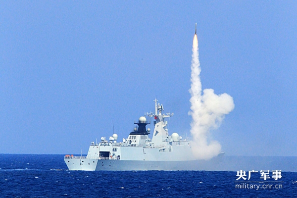 海军在南海实弹演练 百余舰艇数十战机参训_空中网军事频道 - u乐国际