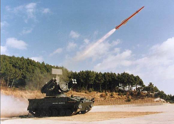 天马"导弹系统,导弹与导弹发射器,探测系统和c3i系统均安装在轮式拖车