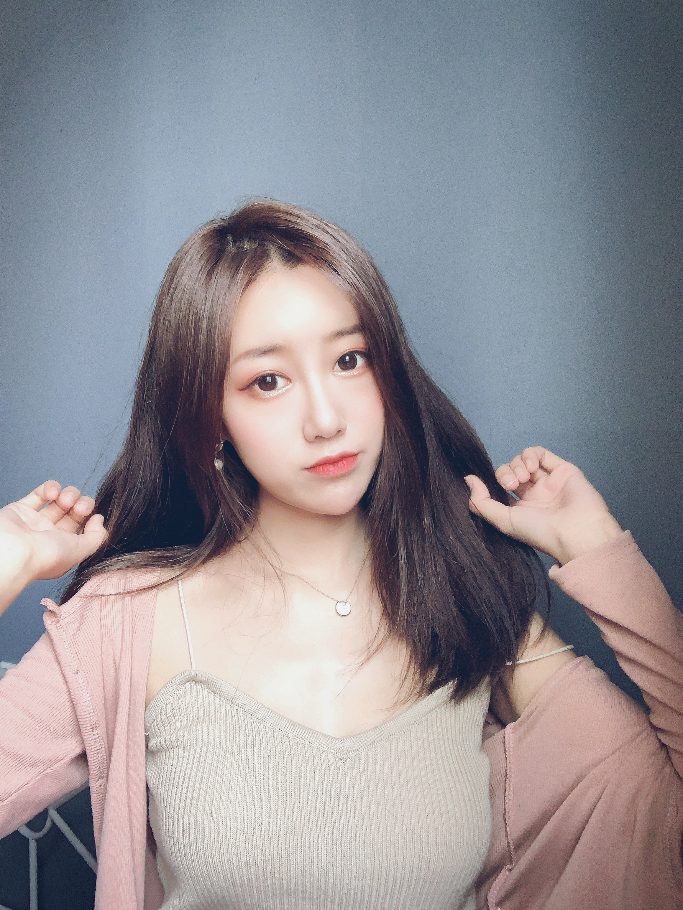 首页 资讯中心 正文 各位车长是不是被我们的主持人小姐姐的颜值惊艳